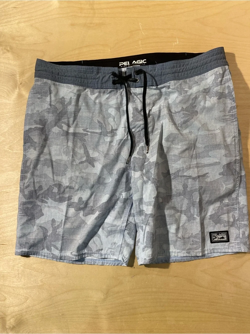 Pelagic Men’s Gray Camo Swim Trunks 36 (RS)
